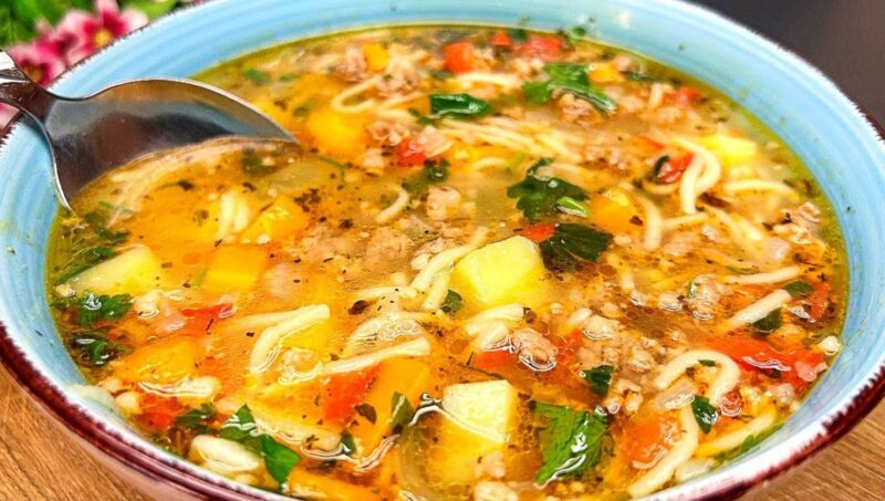 Вкусный суп, который понравится всем: простой и насыщенный. Готовлю после каждого застолья